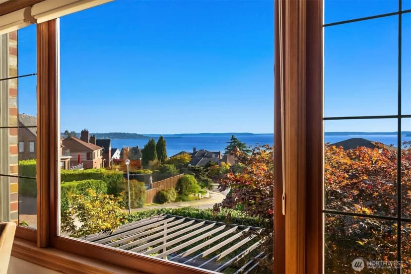 Property photo for 2301 Rosemont Place W, Seattle photo 5