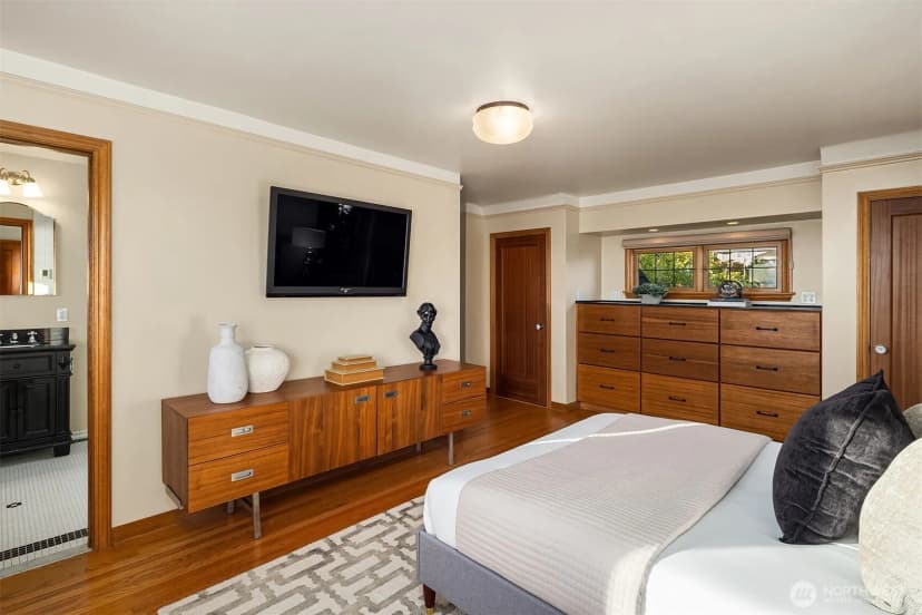 Property photo for 2301 Rosemont Place W, Seattle photo 18