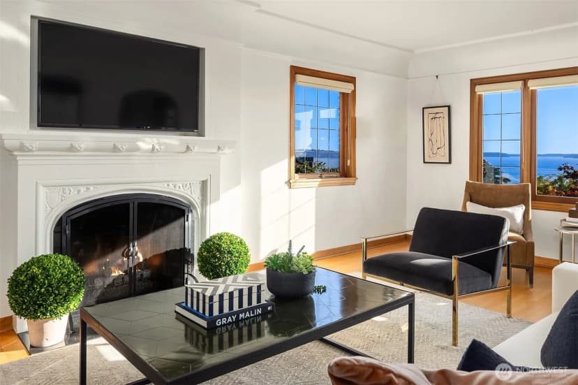 Property photo for 2301 Rosemont Place W, Seattle photo 4