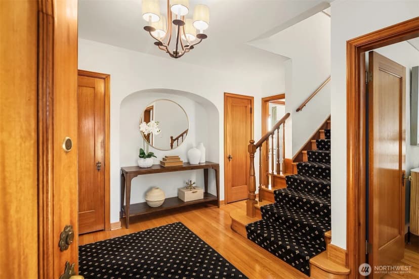 Property photo for 2301 Rosemont Place W, Seattle photo 16