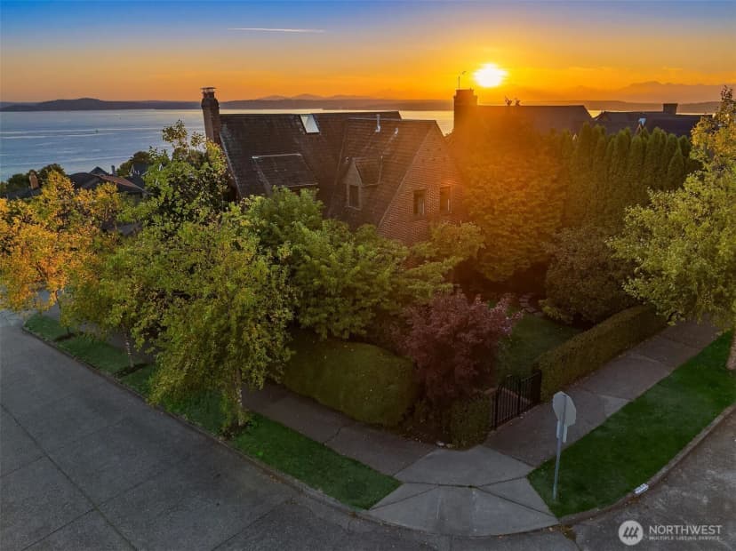 Property photo for 2301 Rosemont Place W, Seattle photo 40