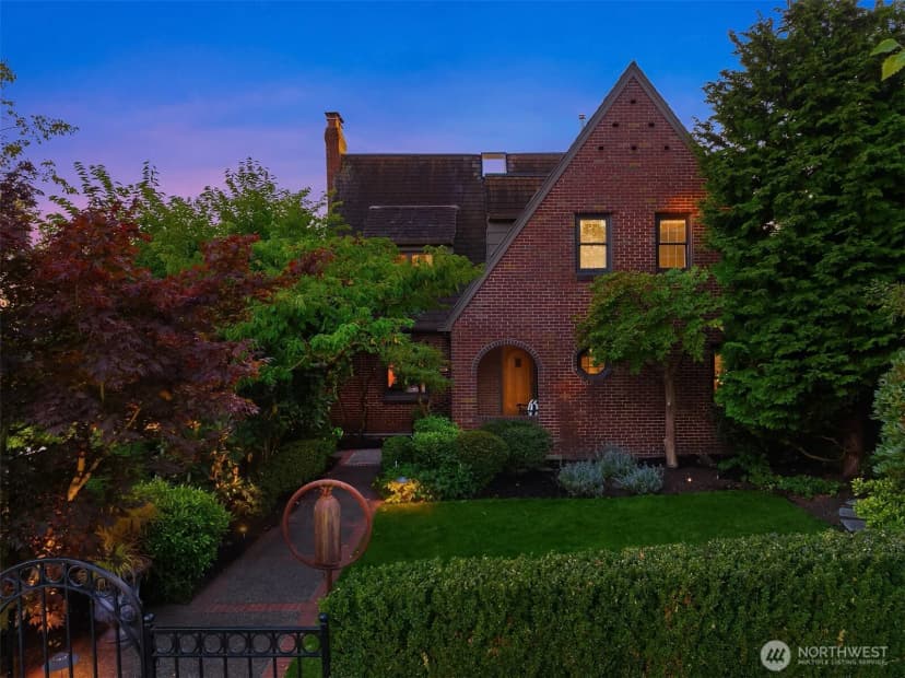 Property photo for 2301 Rosemont Place W, Seattle photo 35