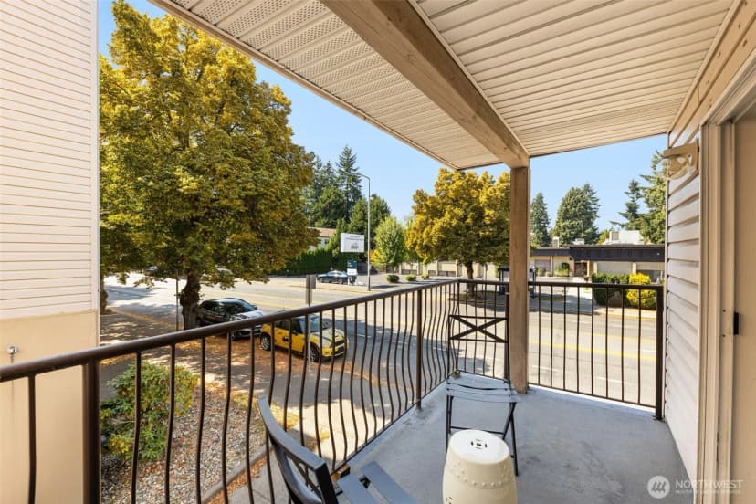 Property photo for 12056 15th Avenue Ne #201, Seattle photo 11