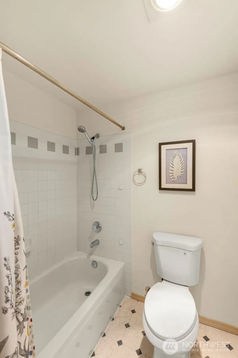Property photo for 12056 15th Avenue Ne #201, Seattle photo 16