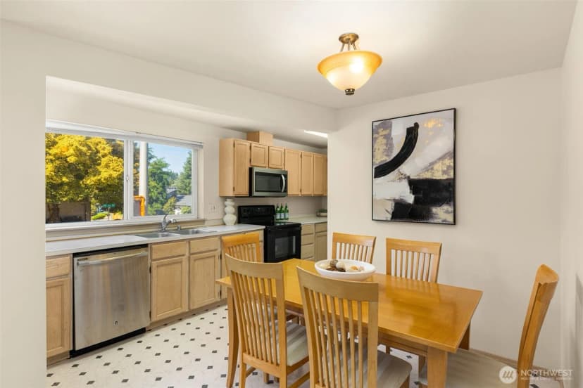 Property photo for 12056 15th Avenue Ne #201, Seattle photo 7