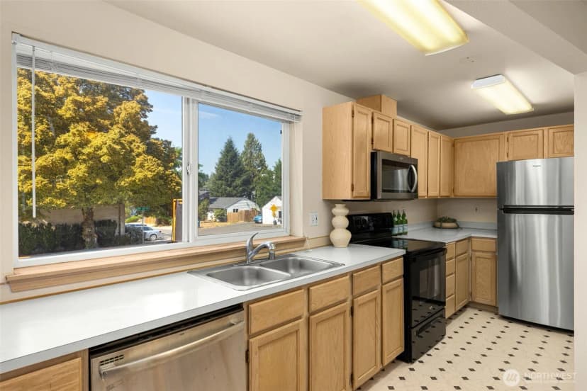 Property photo for 12056 15th Avenue Ne #201, Seattle photo 9