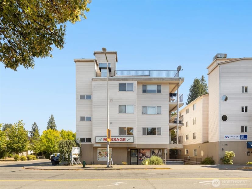 Property photo for 12056 15th Avenue Ne #201, Seattle photo 19
