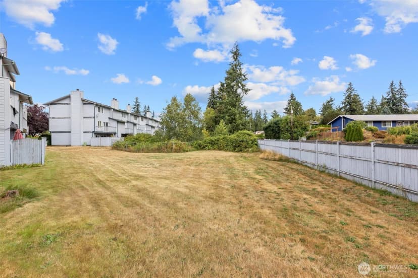 Property photo for 8823 Holly Drive #l101, Everett photo 28