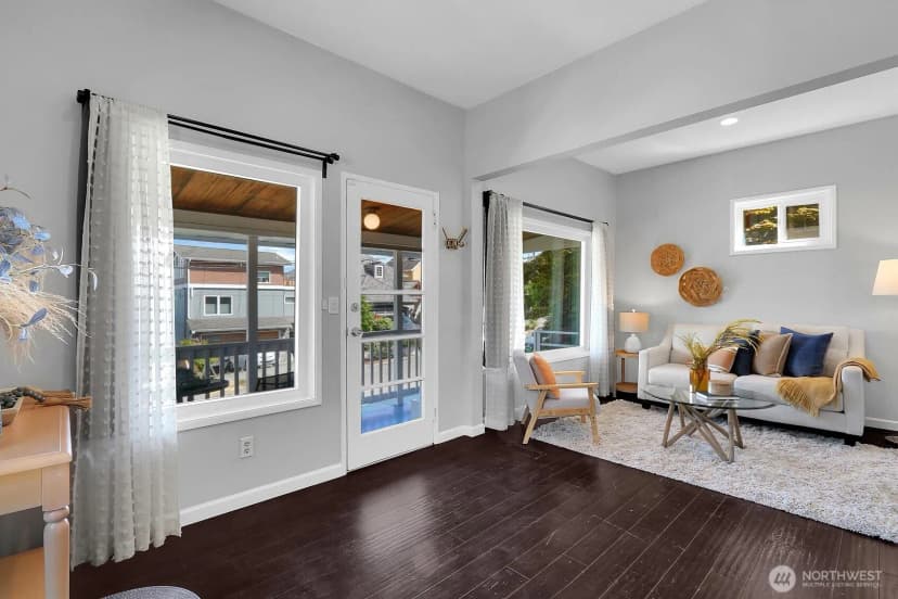 Property photo for 1113 33rd Avenue S, Seattle photo 3