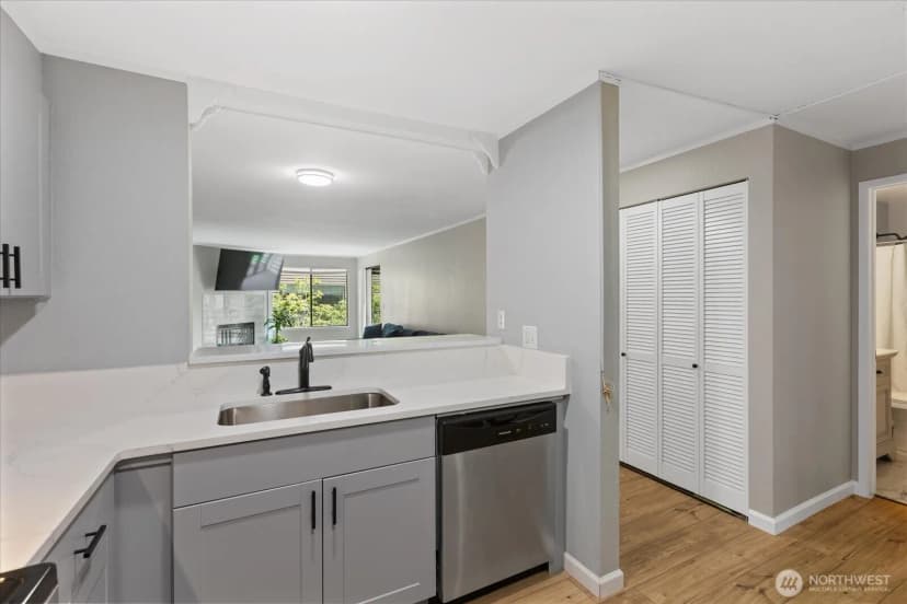 Property photo for 3256 Sw Avalon Street #203, Seattle photo 9