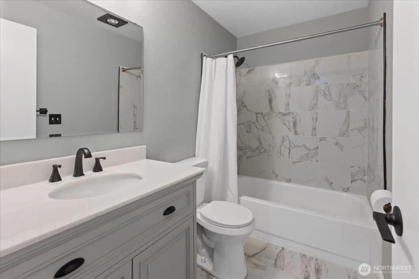 Property photo for 3256 Sw Avalon Street #203, Seattle photo 13