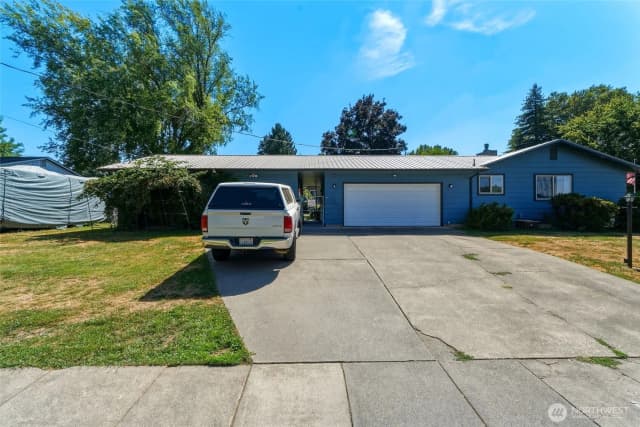 Property photo for 601 Coppei Avenue, Waitsburg photo 3