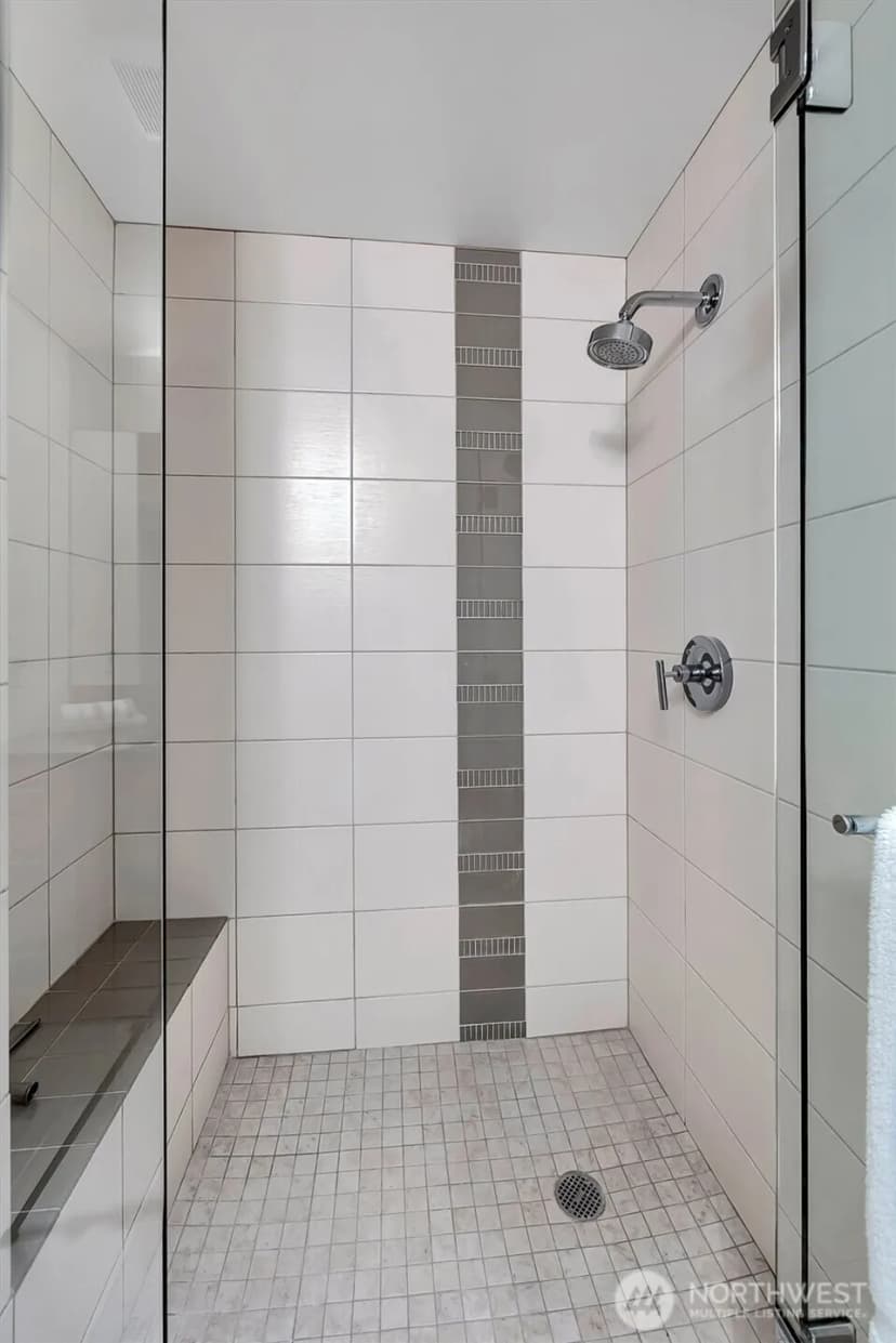 Property photo for 10610 Ne 9th Place #400, Bellevue photo 18