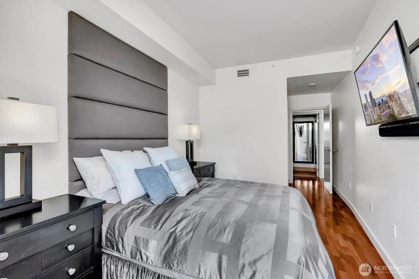 Property photo for 10610 Ne 9th Place #400, Bellevue photo 15