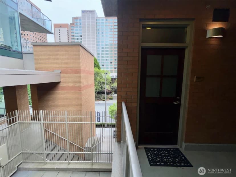 Property photo for 10610 Ne 9th Place #400, Bellevue photo 34
