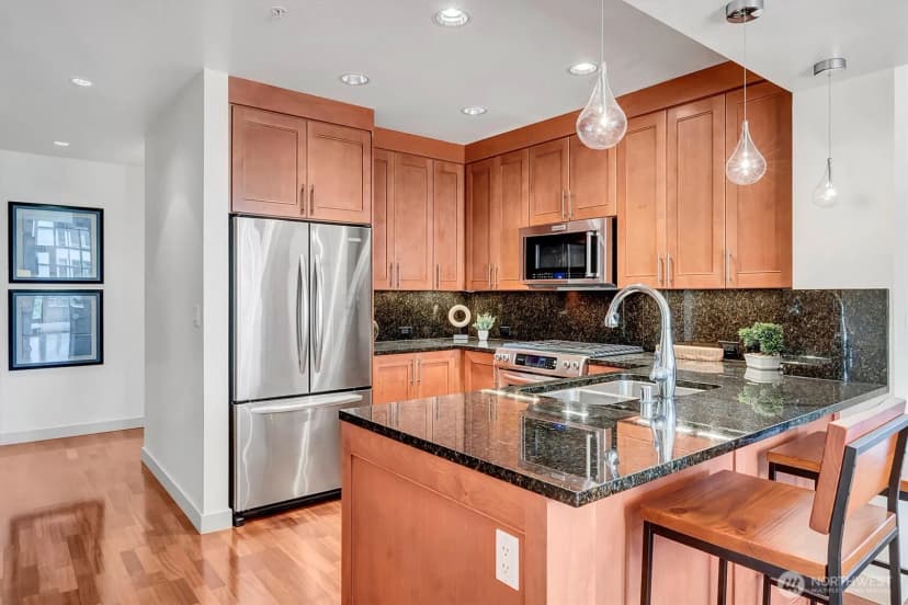 Property photo for 10610 Ne 9th Place #400, Bellevue photo 6