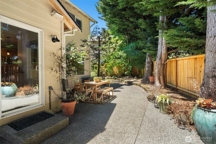 Property photo for 10820 Ne 144th Court, Kirkland photo 24