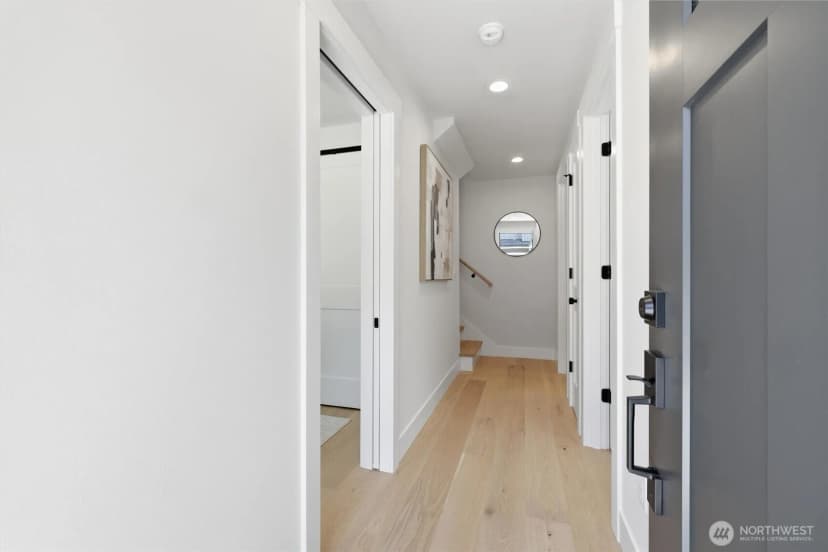 Property photo for 8815 Densmore Avenue N #b, Seattle photo 4