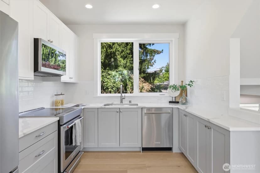 Property photo for 8815 Densmore Avenue N #b, Seattle photo 11
