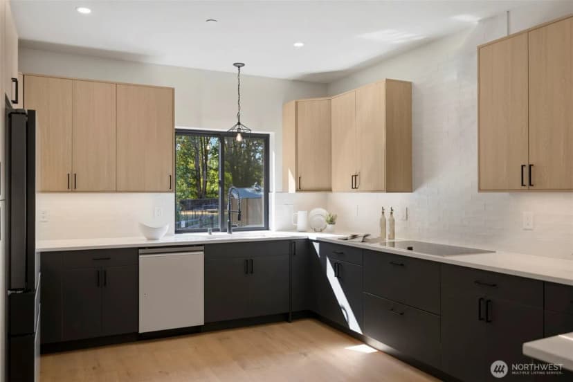 Property photo for 20101 75th Avenue Ne, Kenmore photo 15