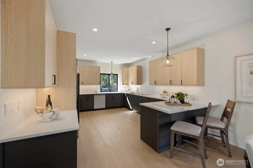 Property photo for 20101 75th Avenue Ne, Kenmore photo 13