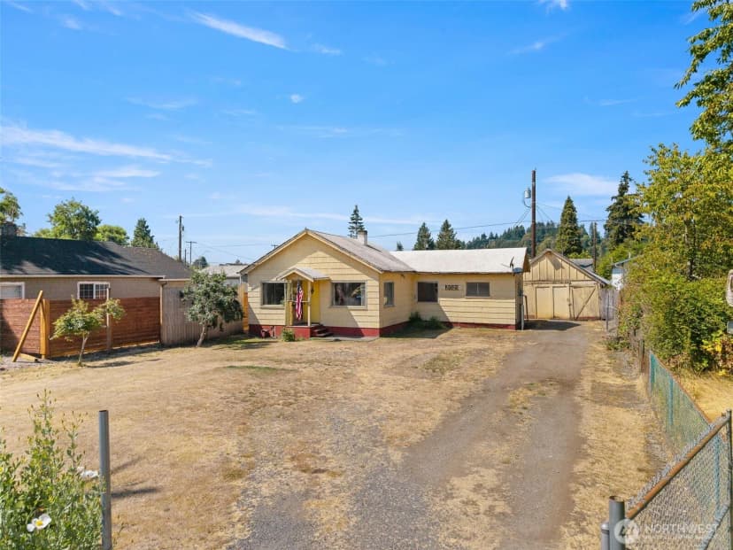 Property photo for 2021 N Tower Avenue, Centralia photo 3
