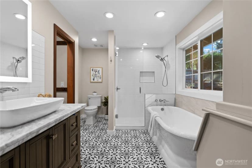Property photo for 2422 126th Avenue Ne, Bellevue photo 21
