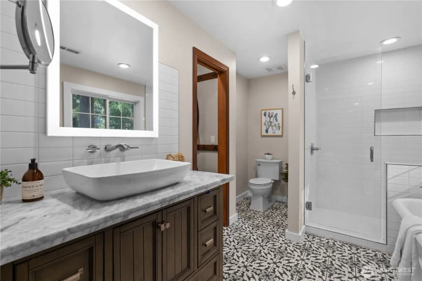 Property photo for 2422 126th Avenue Ne, Bellevue photo 22