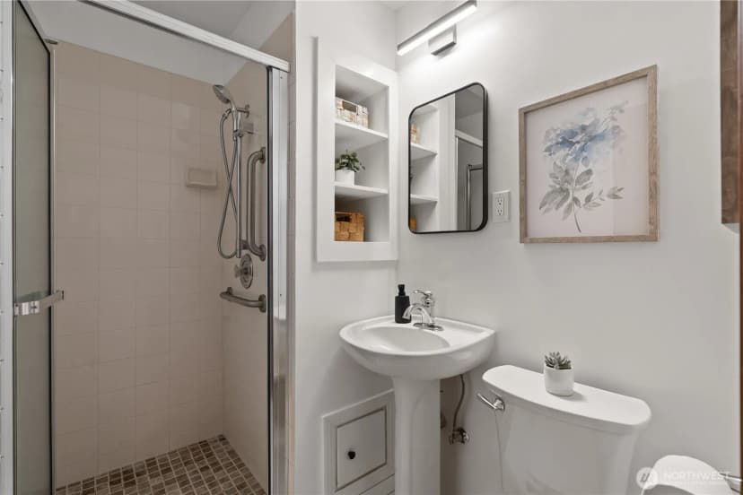 Property photo for 2422 126th Avenue Ne, Bellevue photo 12