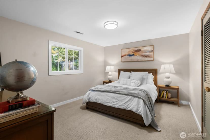 Property photo for 2422 126th Avenue Ne, Bellevue photo 11