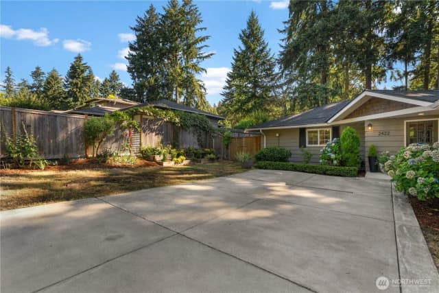 Property photo for 2422 126th Avenue Ne, Bellevue photo 3
