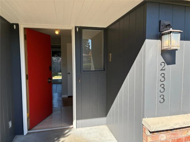 Property photo for 2333 Edmunds Avenue Ne, Renton photo 3
