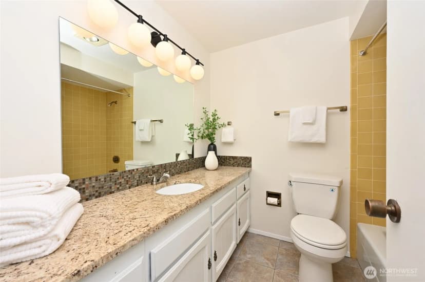 Property photo for 3505 W Government Way #202, Seattle photo 18