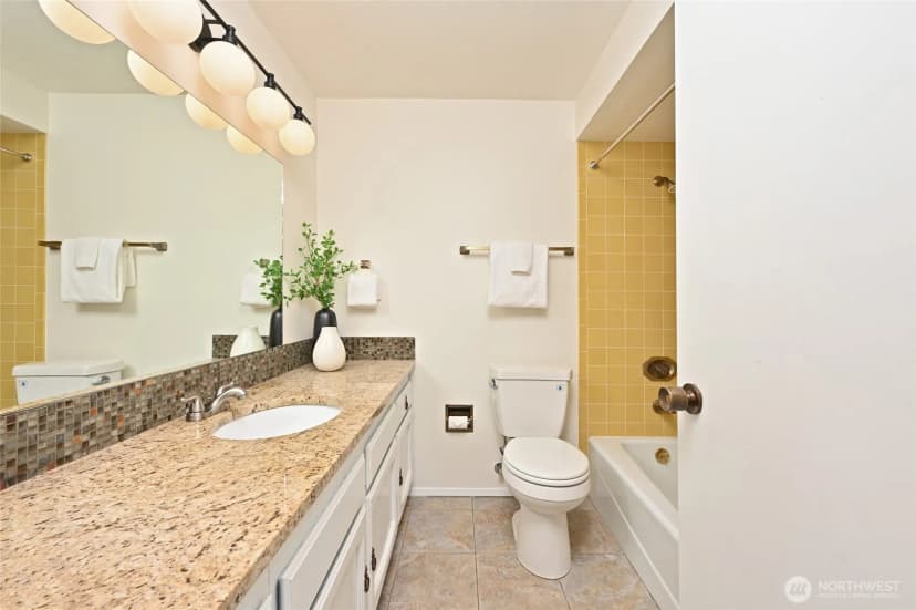 Property photo for 3505 W Government Way #202, Seattle photo 19