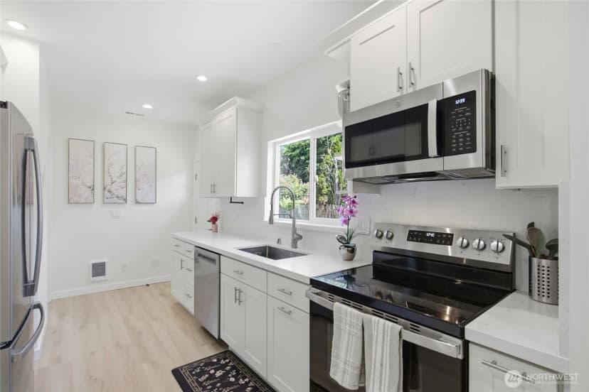 Property photo for 654 Nw 53 Street, Seattle photo 7