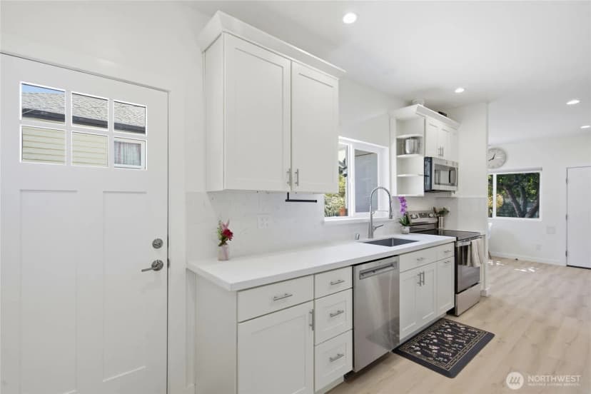 Property photo for 654 Nw 53 Street, Seattle photo 8