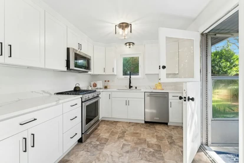 Property photo for 18989 Marine View Drive Sw, Normandy Park photo 11