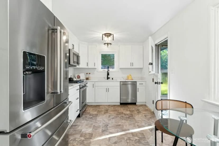 Property photo for 18989 Marine View Drive Sw, Normandy Park photo 10