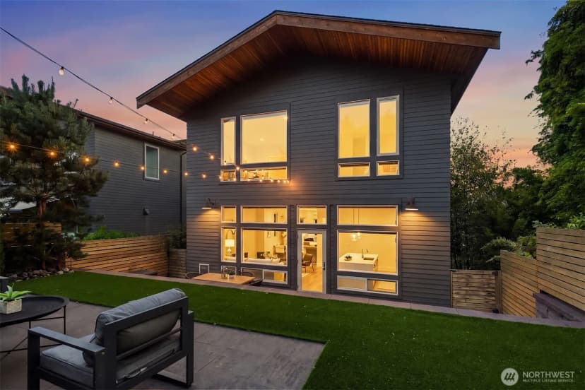 Property photo for 4025 Burton Place W, Seattle photo 11