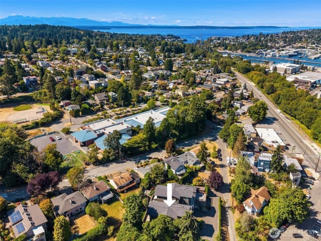 Property photo for 4025 Burton Place W, Seattle photo 2