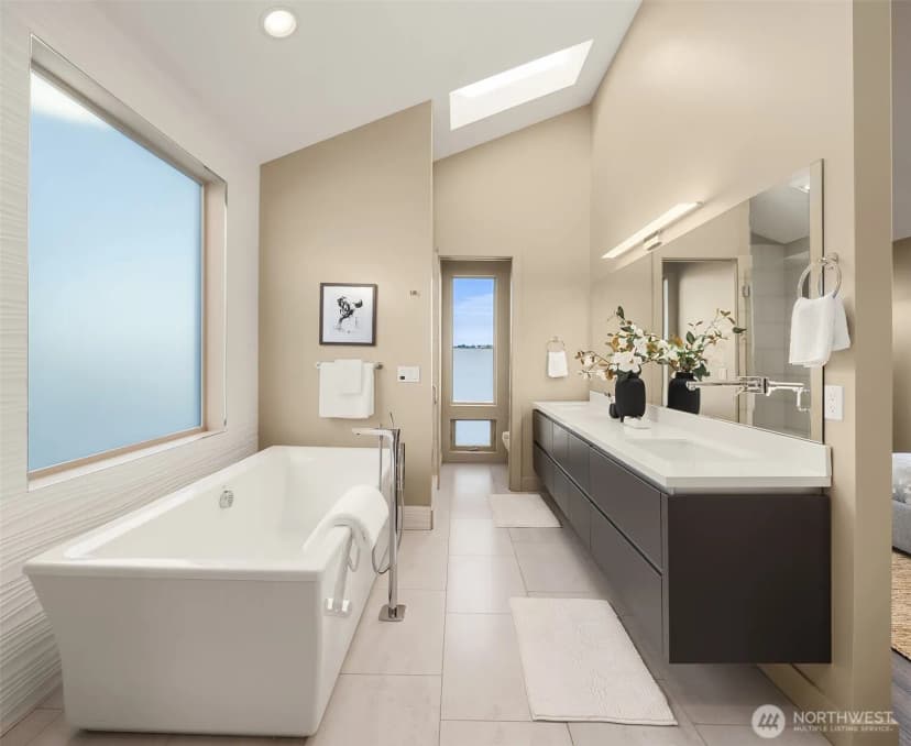 Property photo for 4025 Burton Place W, Seattle photo 18