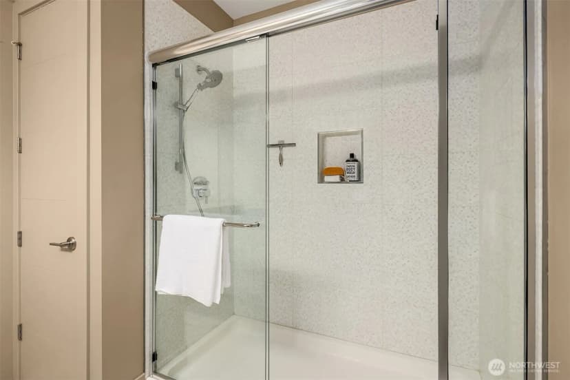 Property photo for 4025 Burton Place W, Seattle photo 31