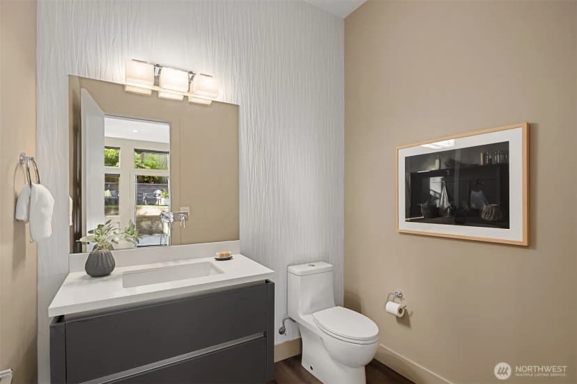 Property photo for 4025 Burton Place W, Seattle photo 13