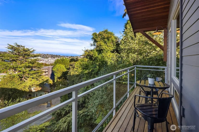Property photo for 4025 Burton Place W, Seattle photo 17