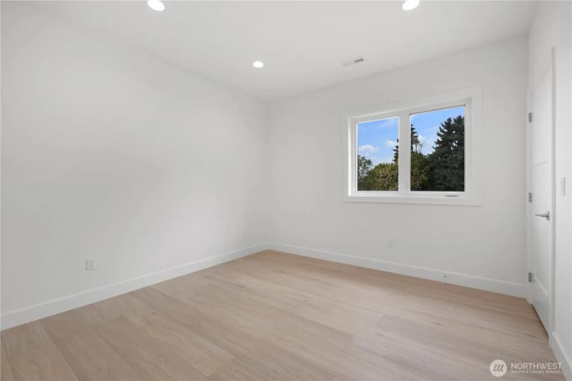 Property photo for 437 Hazel Avenue N, Kent photo 32