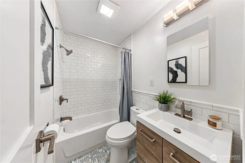 Property photo for 6215 38th Avenue Ne, Seattle photo 14