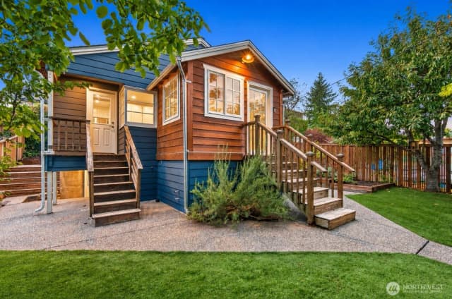 Property photo for 6215 38th Avenue Ne, Seattle photo 2