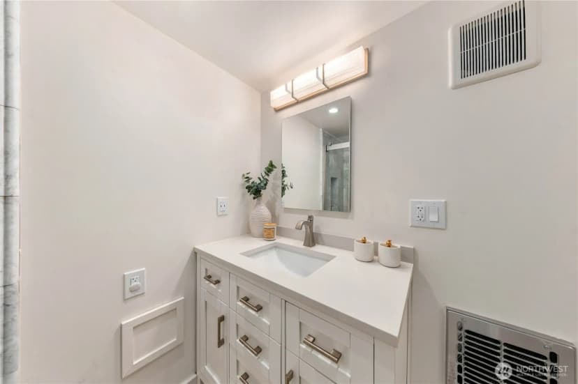 Property photo for 6215 38th Avenue Ne, Seattle photo 22