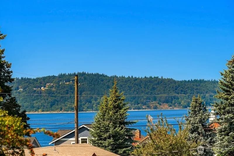 Property photo for 615 Pierce Lane Ne, Tacoma photo 9