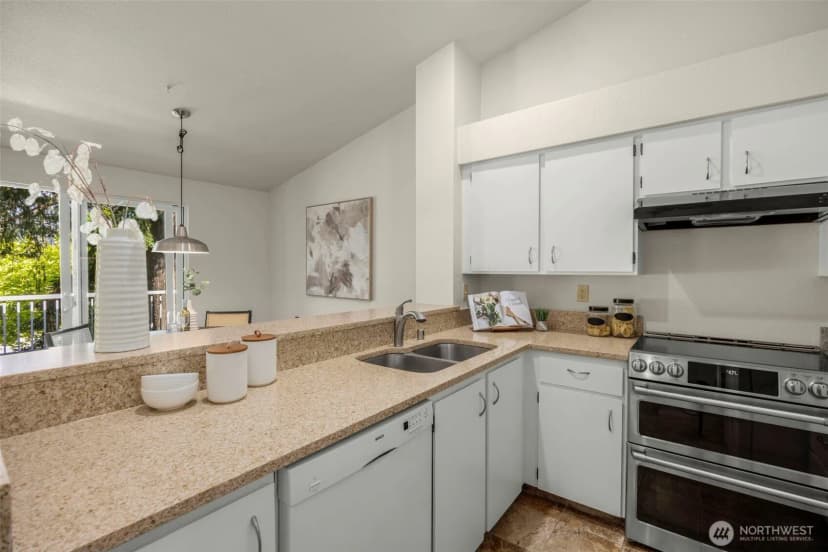 Property photo for 204 Mountain Park Boulevard Sw #c302, Issaquah photo 8
